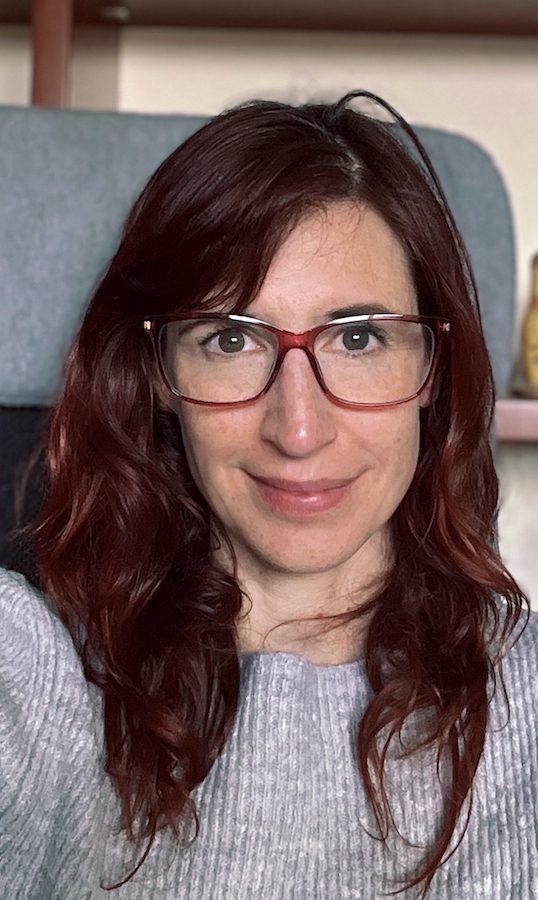 retrato de Ana del Valle sonriendo a cámara